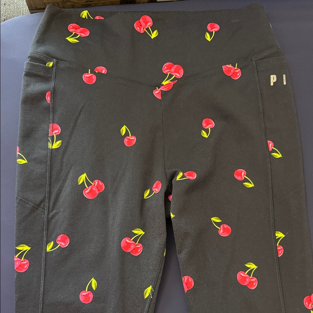 PINK Victoria’s Secret Ultimate Black Cherry Print 7/8 Leggings Size Large - Picture 8 of 10